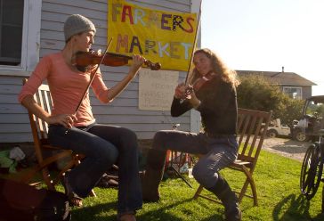 violins-farmers-market-monhegan